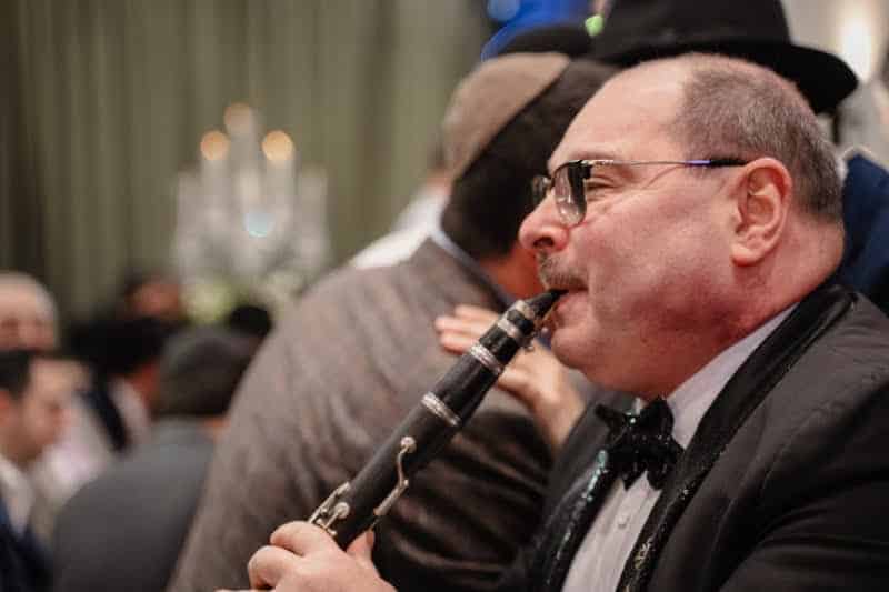 בכפר היוקרתי בפרברי רוסיה הכניסו ספר תורה במעמד חגיגי