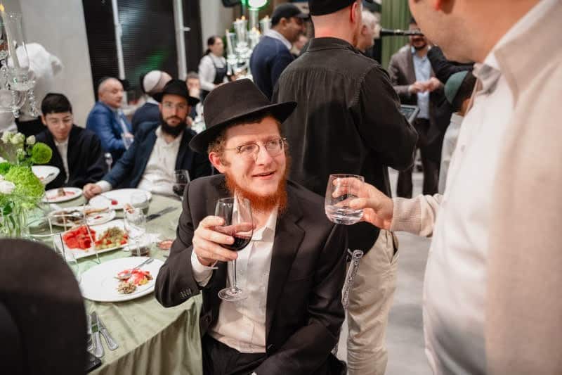 בכפר היוקרתי בפרברי רוסיה הכניסו ספר תורה במעמד חגיגי