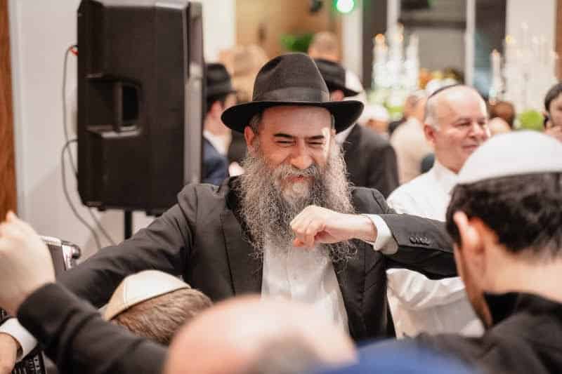 בכפר היוקרתי בפרברי רוסיה הכניסו ספר תורה במעמד חגיגי