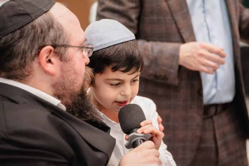 בכפר היוקרתי בפרברי רוסיה הכניסו ספר תורה במעמד חגיגי