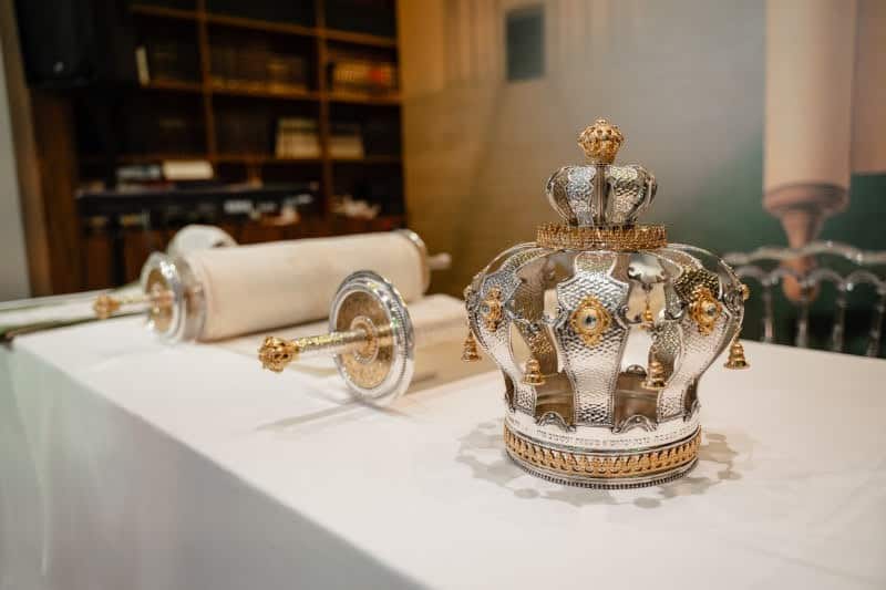 בכפר היוקרתי בפרברי רוסיה הכניסו ספר תורה במעמד חגיגי