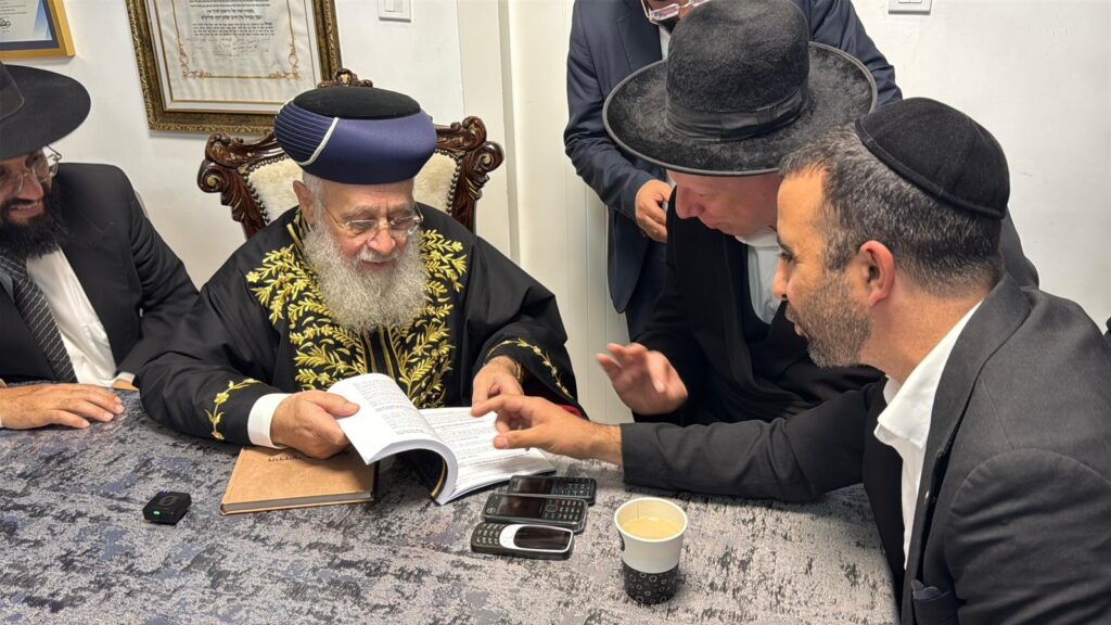 גלריה: אברכי כולל פתח הדביר במעונו של הראשון לציון