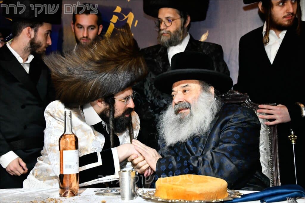 גלריה: שמחת בית מעז'יבוז' - בר המצווה לבנו של האדמו״ר