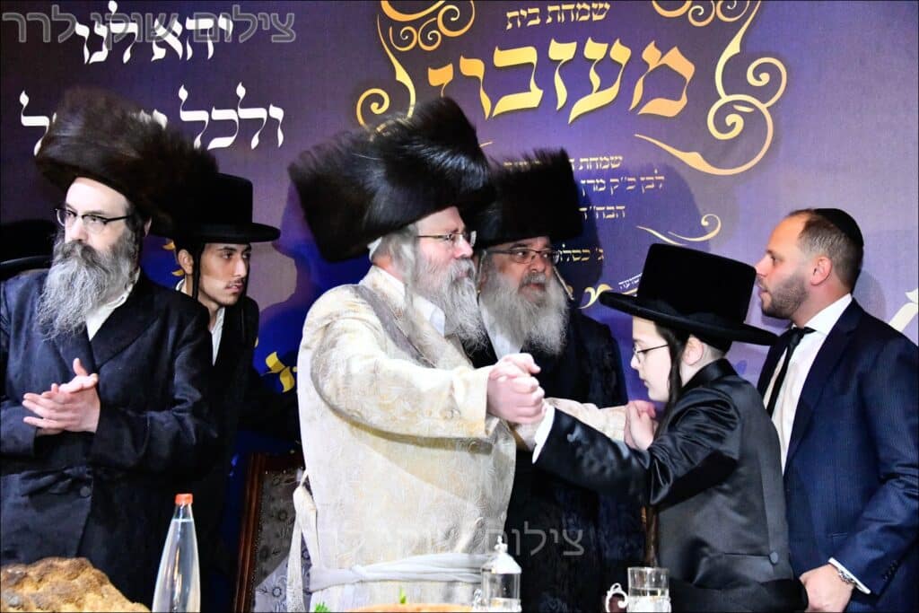 גלריה: שמחת בית מעז'יבוז' - בר המצווה לבנו של האדמו״ר