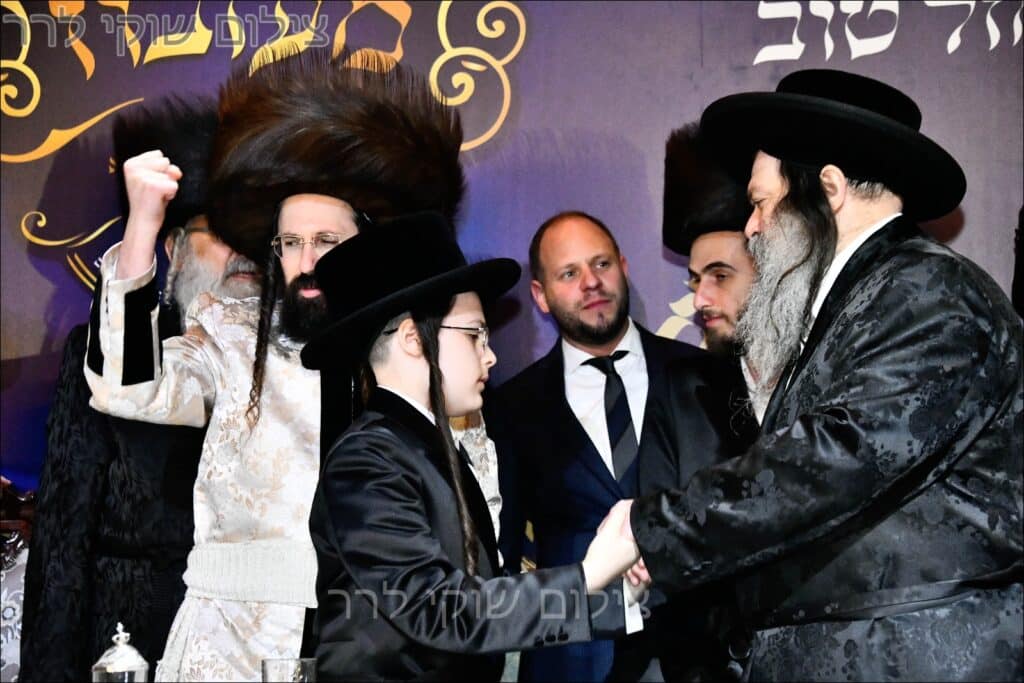 גלריה: שמחת בית מעז'יבוז' - בר המצווה לבנו של האדמו״ר