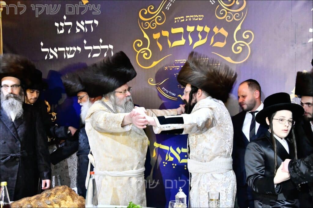 גלריה: שמחת בית מעז'יבוז' - בר המצווה לבנו של האדמו״ר