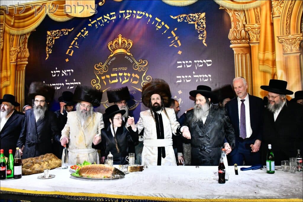 גלריה: שמחת בית מעז'יבוז' - בר המצווה לבנו של האדמו״ר