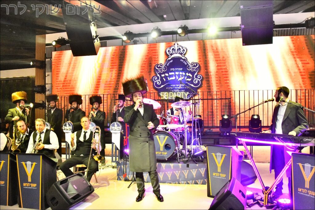 גלריה: שמחת בית מעז'יבוז' - בר המצווה לבנו של האדמו״ר