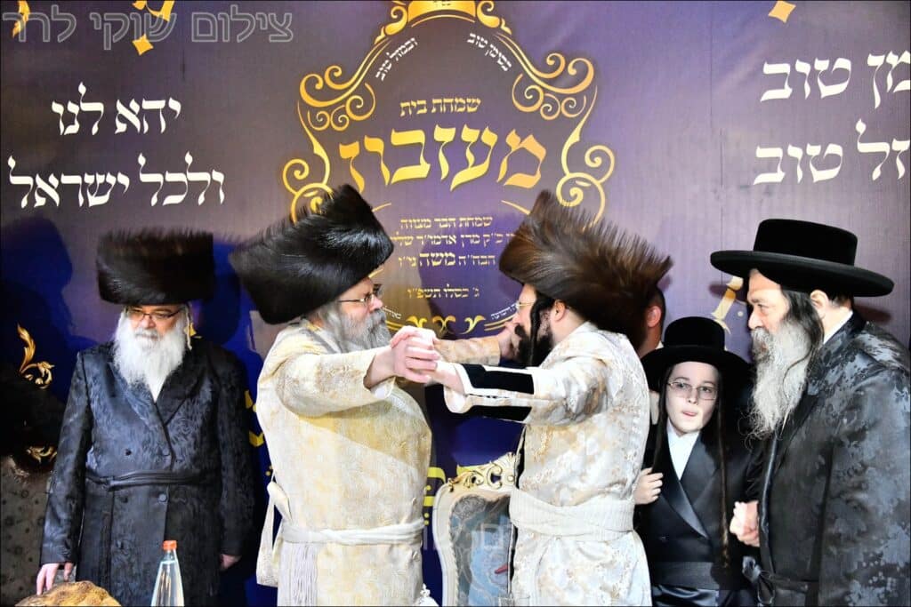 גלריה: שמחת בית מעז'יבוז' - בר המצווה לבנו של האדמו״ר