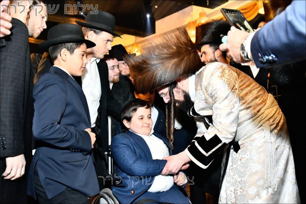 גלריה: שמחת בית מעז'יבוז' - בר המצווה לבנו של האדמו״ר