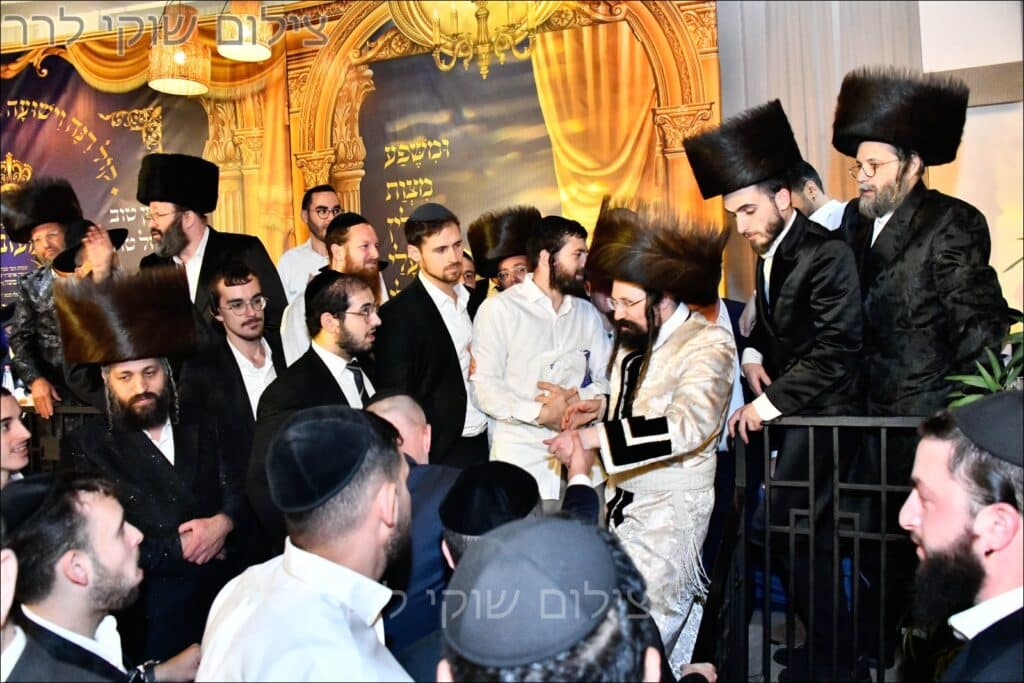 גלריה: שמחת בית מעז'יבוז' - בר המצווה לבנו של האדמו״ר