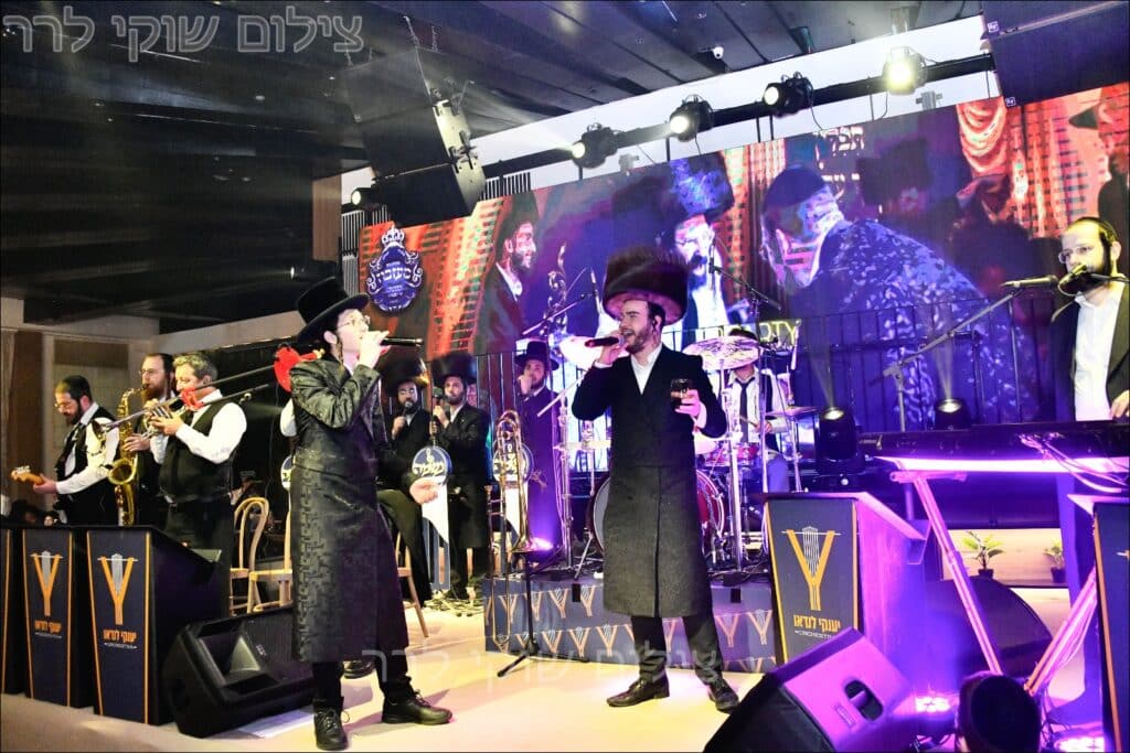 גלריה: שמחת בית מעז'יבוז' - בר המצווה לבנו של האדמו״ר