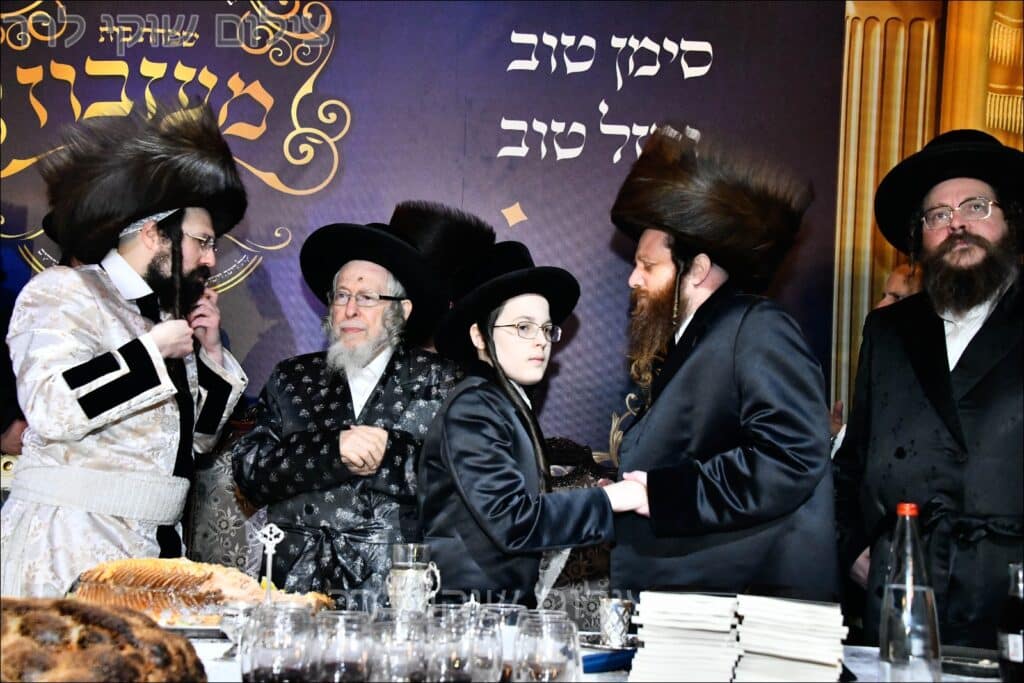 גלריה: שמחת בית מעז'יבוז' - בר המצווה לבנו של האדמו״ר