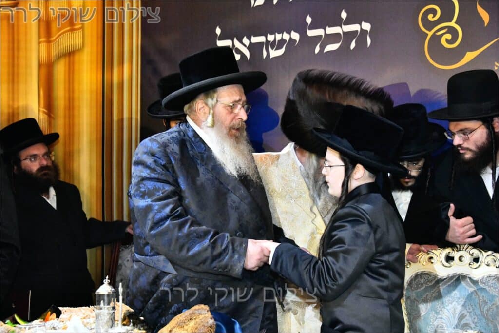 גלריה: שמחת בית מעז'יבוז' - בר המצווה לבנו של האדמו״ר