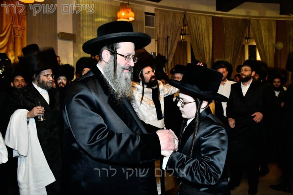 גלריה: שמחת בית מעז'יבוז' - בר המצווה לבנו של האדמו״ר