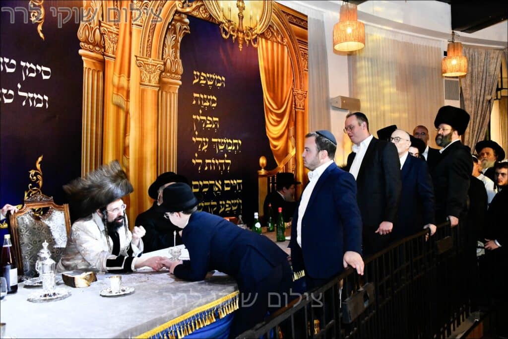 גלריה: שמחת בית מעז'יבוז' - בר המצווה לבנו של האדמו״ר