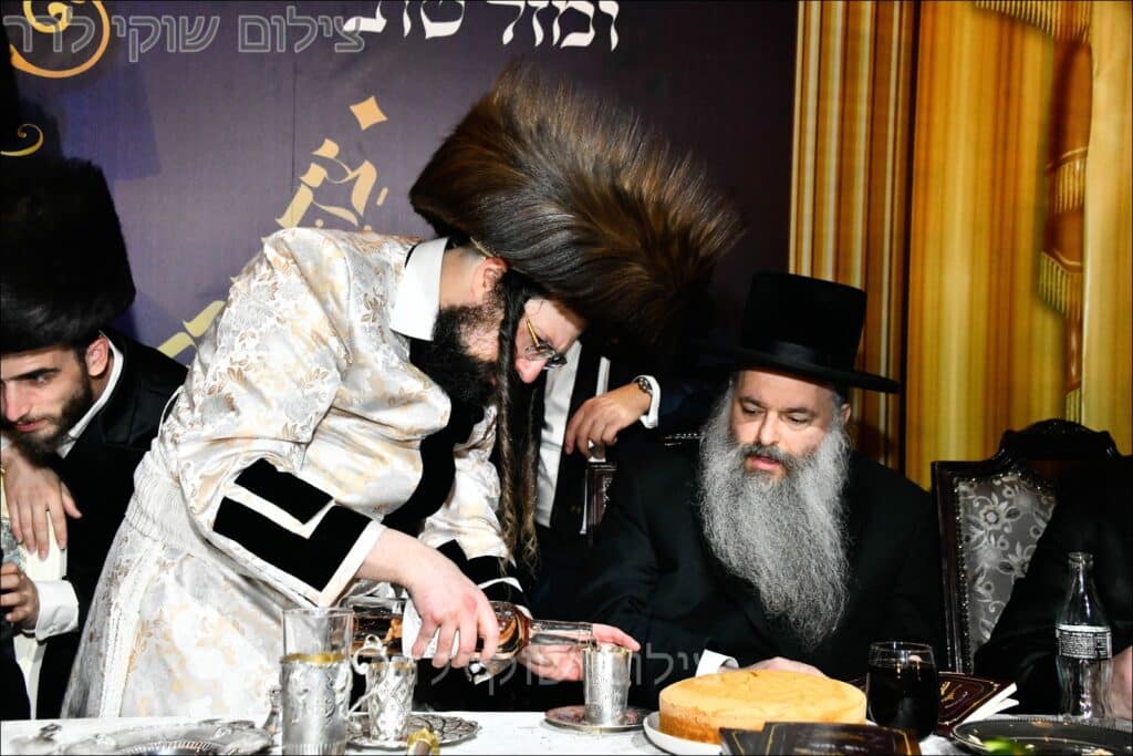 גלריה: שמחת בית מעז'יבוז' - בר המצווה לבנו של האדמו״ר