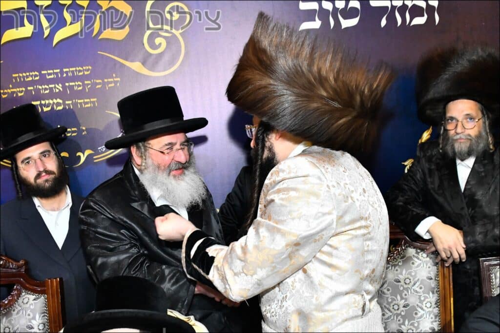 גלריה: שמחת בית מעז'יבוז' - בר המצווה לבנו של האדמו״ר