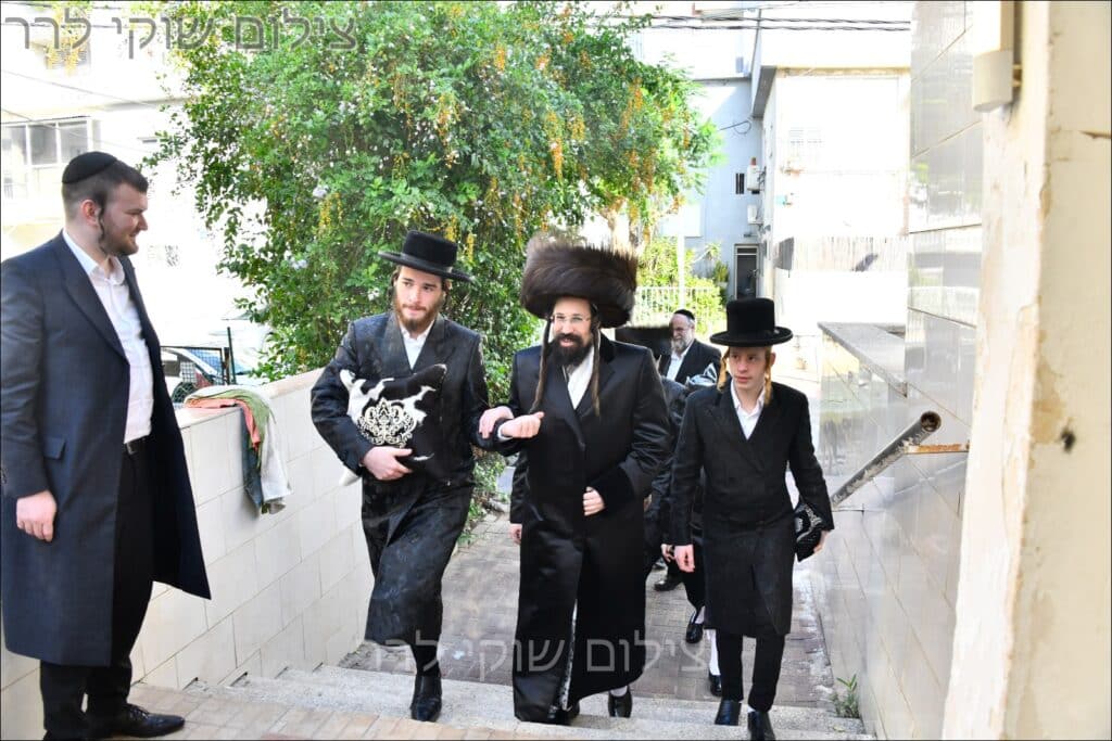 גלריה: שמחת בית מעז'יבוז' - בר המצווה לבנו של האדמו״ר