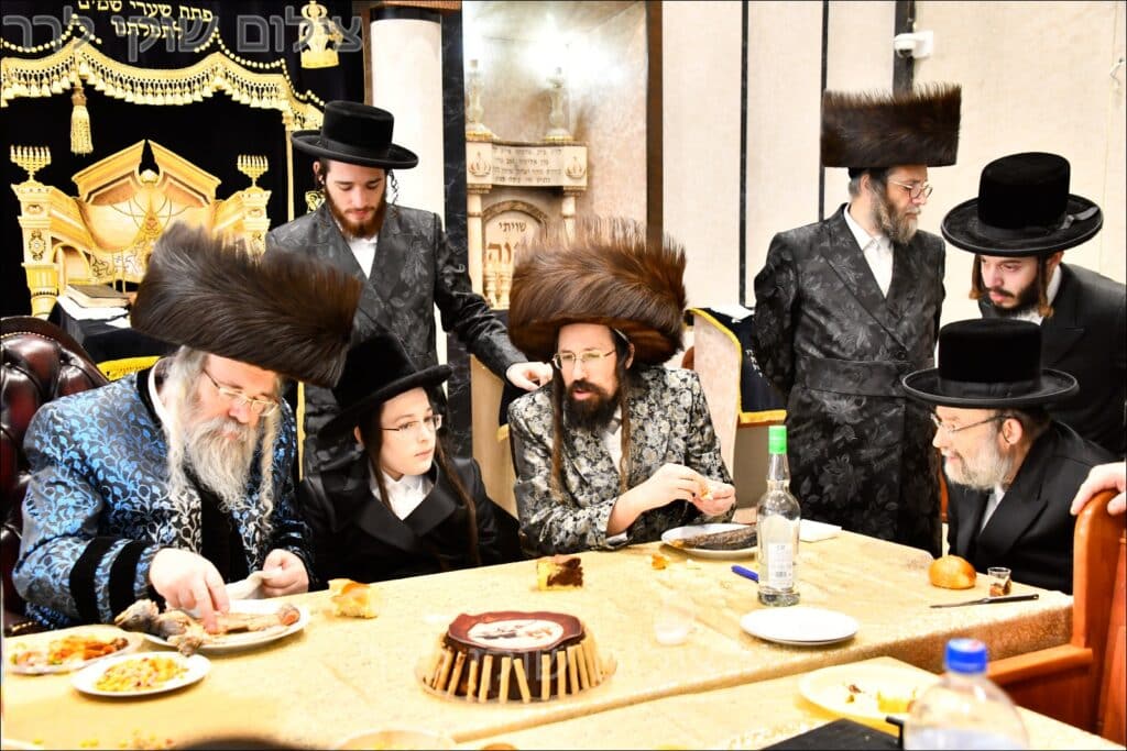 גלריה: שמחת בית מעז'יבוז' - בר המצווה לבנו של האדמו״ר