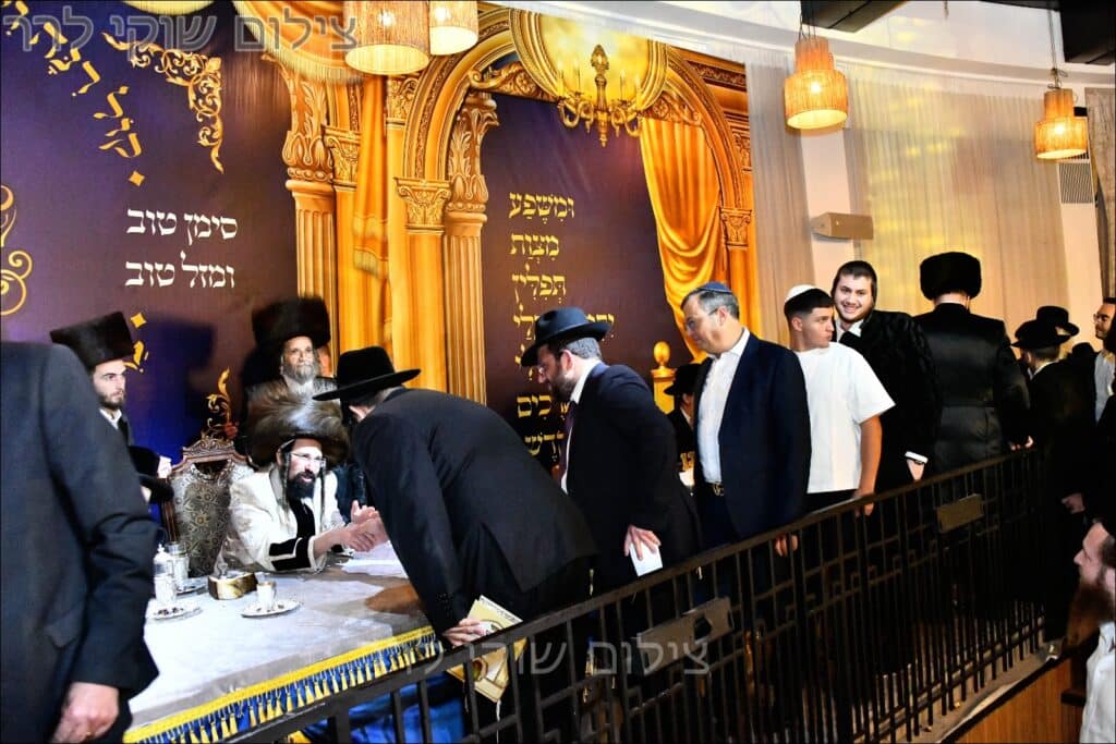 גלריה: שמחת בית מעז'יבוז' - בר המצווה לבנו של האדמו״ר