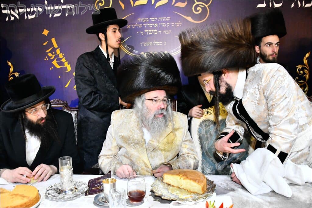 גלריה: שמחת בית מעז'יבוז' - בר המצווה לבנו של האדמו״ר