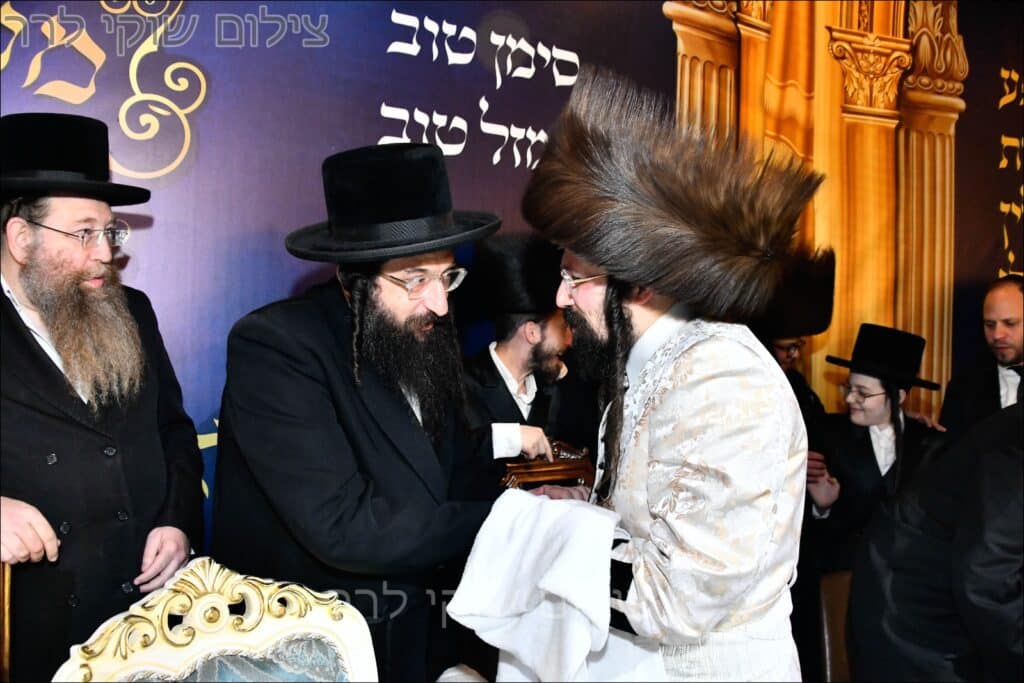 גלריה: שמחת בית מעז'יבוז' - בר המצווה לבנו של האדמו״ר