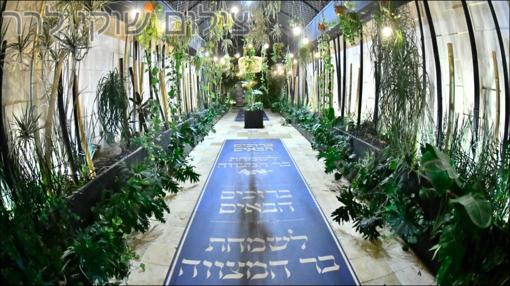 גלריה: שמחת בית מעז'יבוז' - בר המצווה לבנו של האדמו״ר