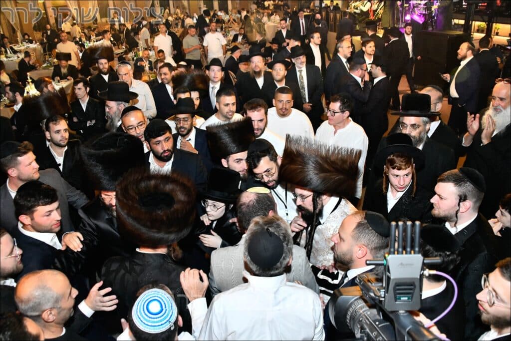 גלריה: שמחת בית מעז'יבוז' - בר המצווה לבנו של האדמו״ר