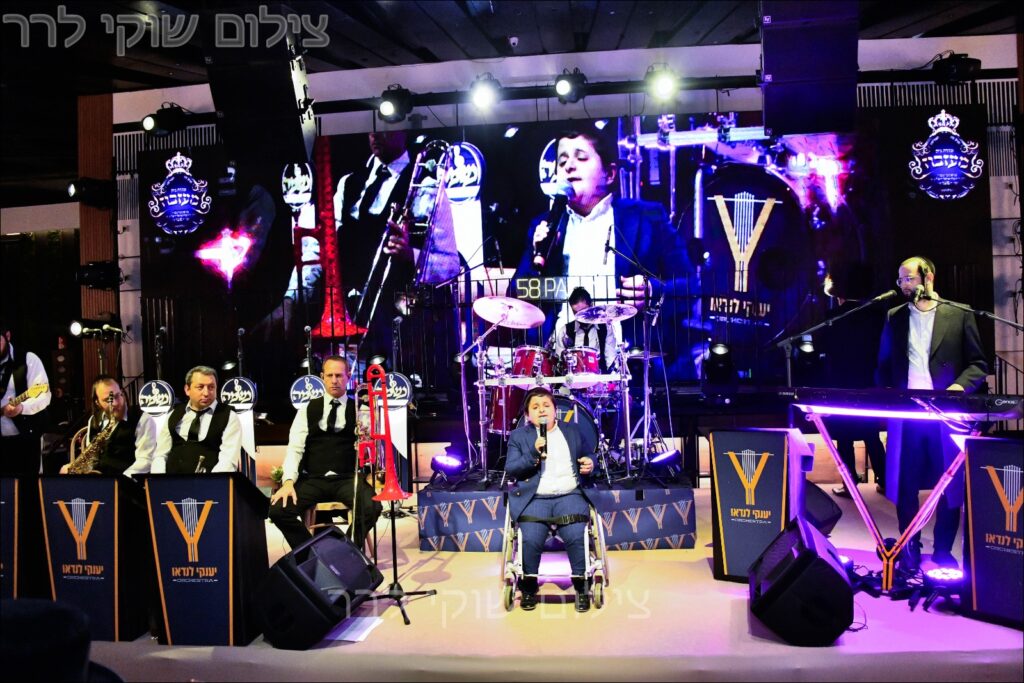 גלריה: שמחת בית מעז'יבוז' - בר המצווה לבנו של האדמו״ר