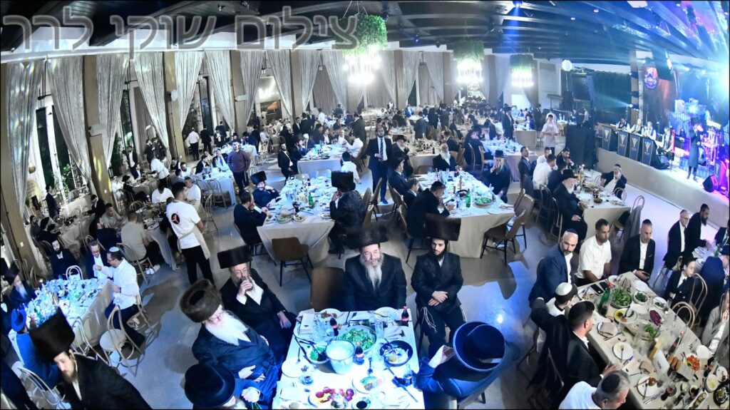 גלריה: שמחת בית מעז'יבוז' - בר המצווה לבנו של האדמו״ר