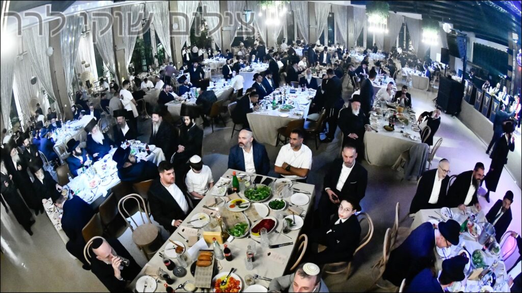 גלריה: שמחת בית מעז'יבוז' - בר המצווה לבנו של האדמו״ר