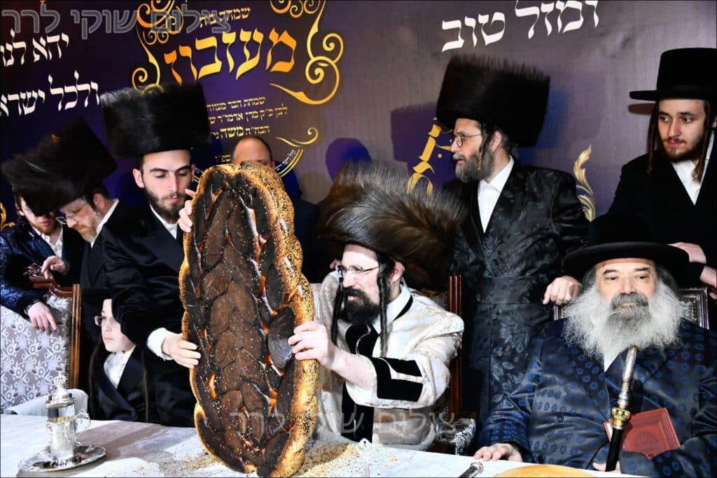 גלריה: שמחת בית מעז'יבוז' - בר המצווה לבנו של האדמו״ר