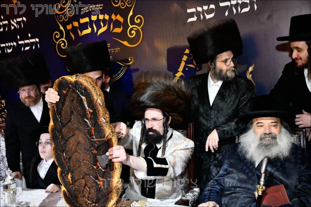 גלריה: שמחת בית מעז'יבוז' - בר המצווה לבנו של האדמו״ר