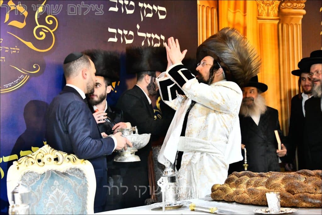 גלריה: שמחת בית מעז'יבוז' - בר המצווה לבנו של האדמו״ר