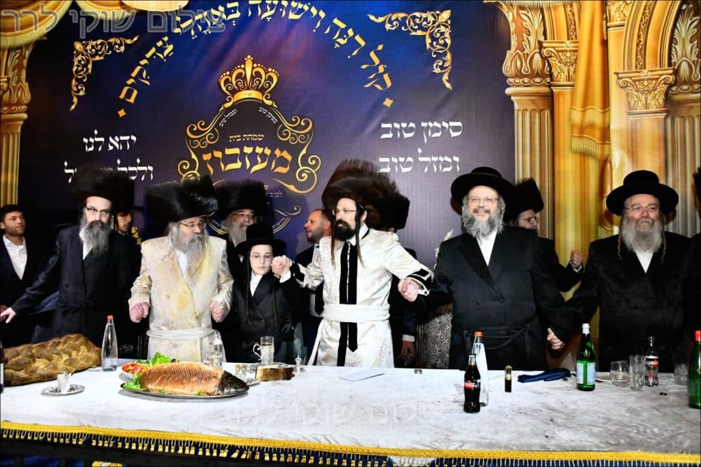 גלריה: שמחת בית מעז'יבוז' - בר המצווה לבנו של האדמו״ר