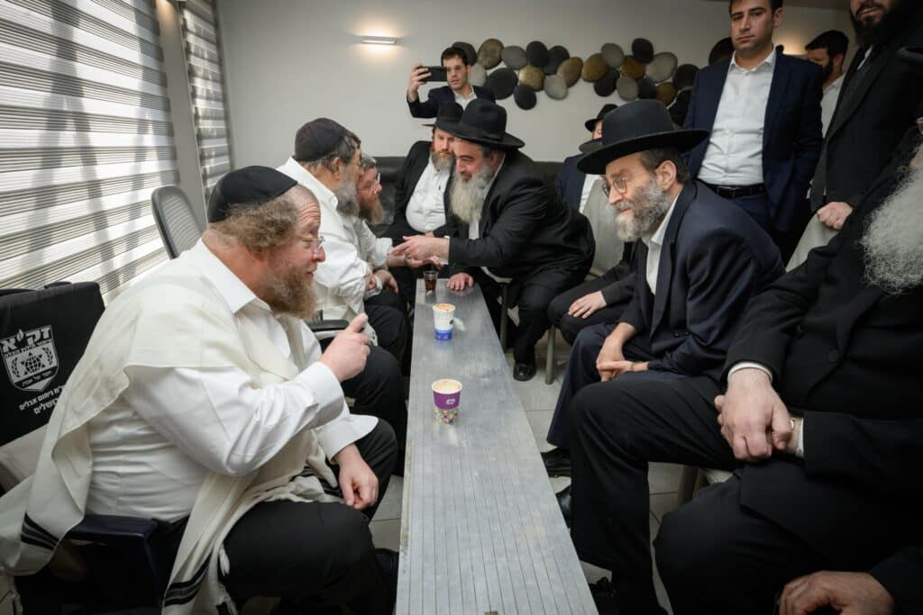 הגרש"ב סורוצקין ישב שבעה על אימו כולם עלו לנחם