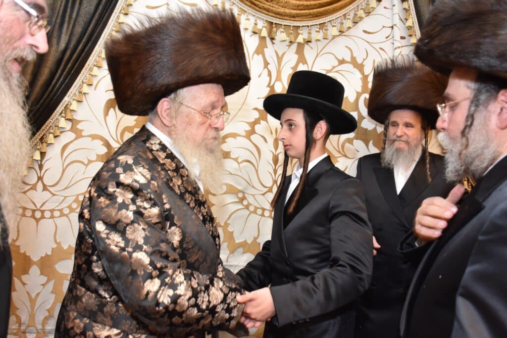 צפו בגלריה: שמחת בר מצווה לנין כ"ק אדמו"ר משאץ 