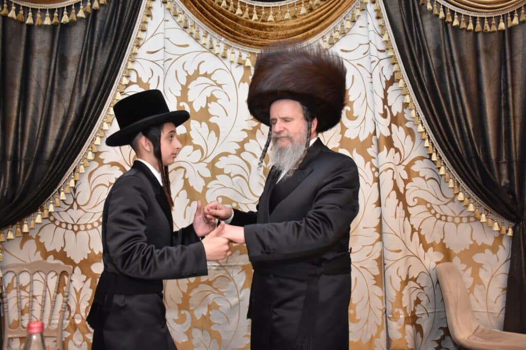 צפו בגלריה: שמחת בר מצווה לנין כ"ק אדמו"ר משאץ 