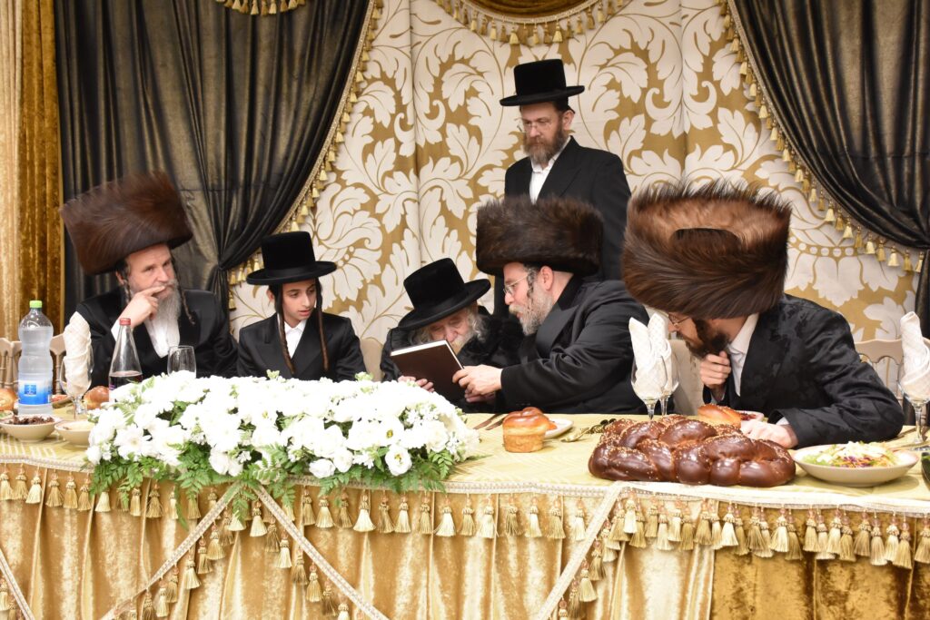 צפו בגלריה: שמחת בר מצווה לנין כ"ק אדמו"ר משאץ 