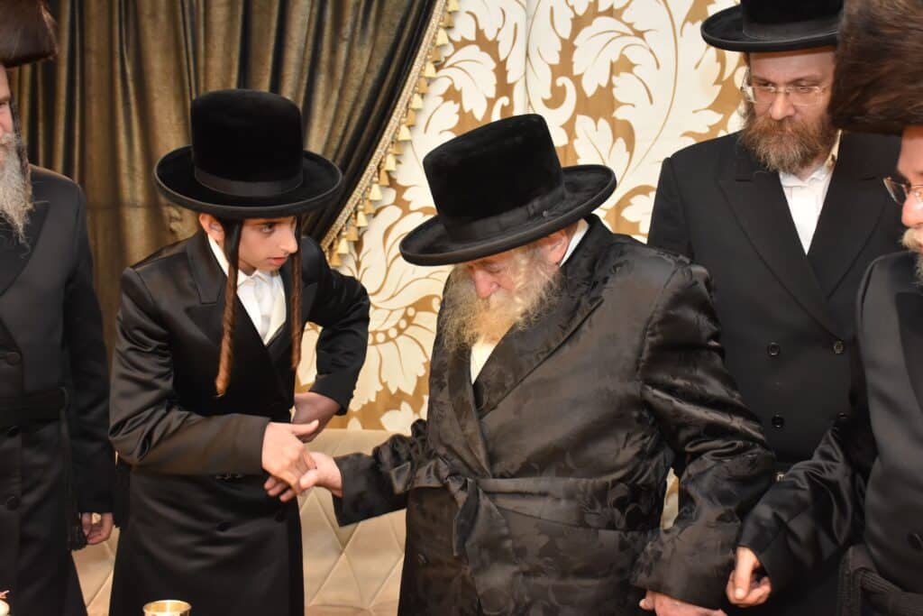 צפו בגלריה: שמחת בר מצווה לנין כ"ק אדמו"ר משאץ 