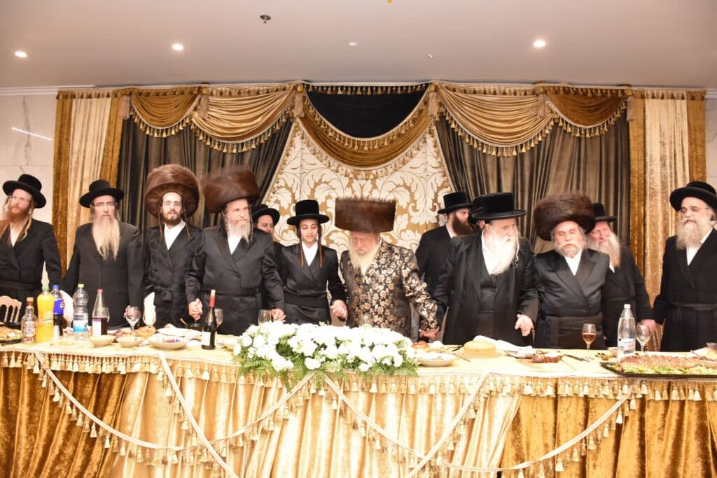 צפו בגלריה: שמחת בר מצווה לנין כ"ק אדמו"ר משאץ 