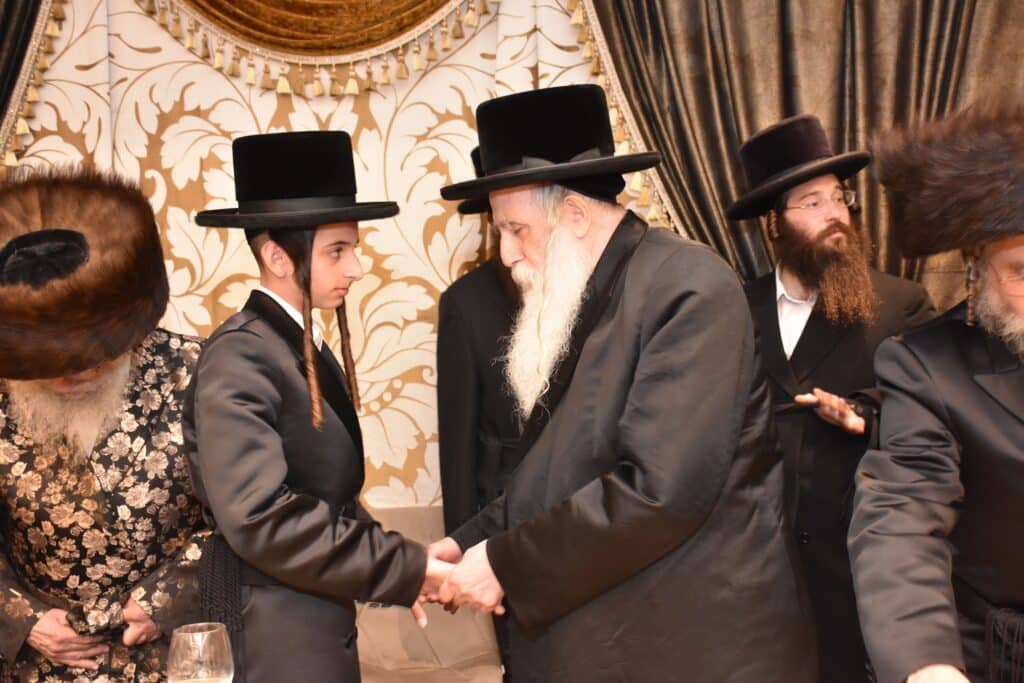 צפו בגלריה: שמחת בר מצווה לנין כ"ק אדמו"ר משאץ 