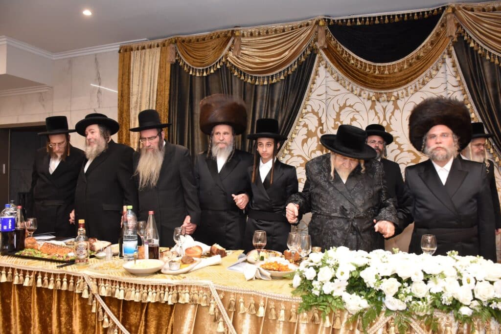 צפו בגלריה: שמחת בר מצווה לנין כ"ק אדמו"ר משאץ 