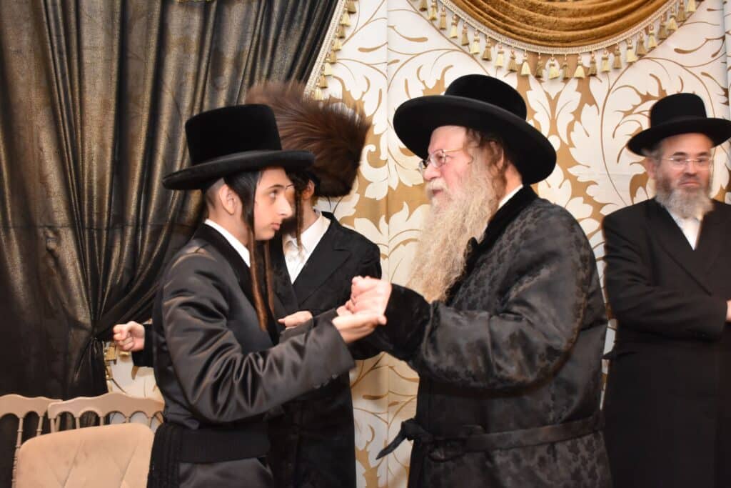 צפו בגלריה: שמחת בר מצווה לנין כ"ק אדמו"ר משאץ 