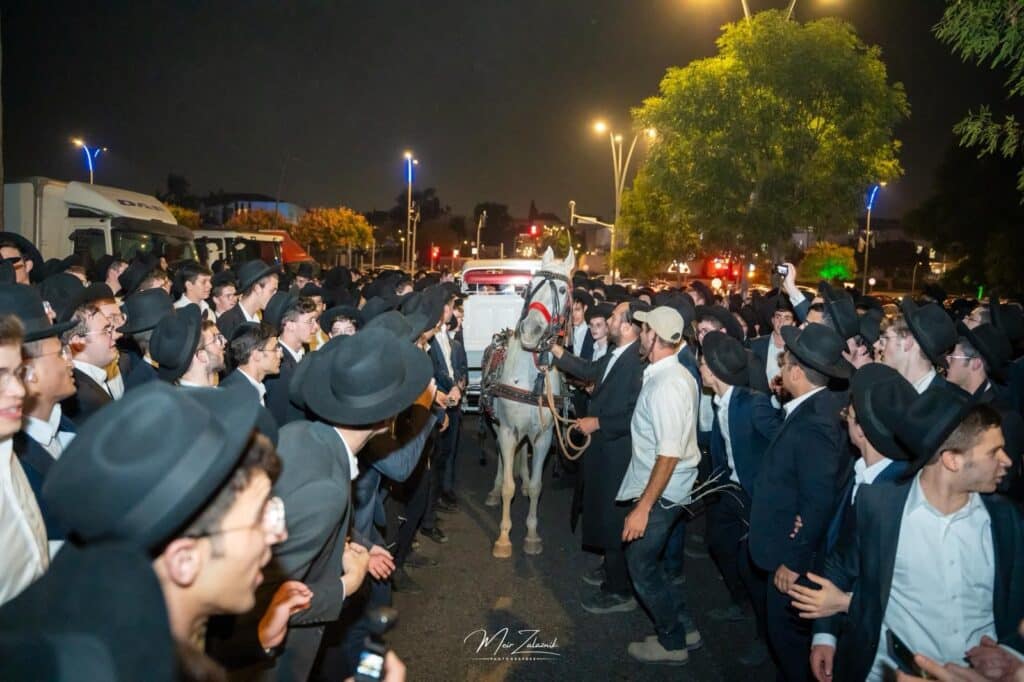על סוס ועגלה: כך קיבלו ב'עטרת שלמה' את אסיר עולם התורה על סוס ועגלה: כך קיבלו ב'עטרת שלמה' את אסיר עולם התורה