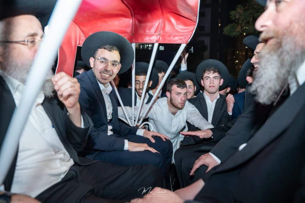 על סוס ועגלה: כך קיבלו ב'עטרת שלמה' את אסיר עולם התורה על סוס ועגלה: כך קיבלו ב'עטרת שלמה' את אסיר עולם התורה