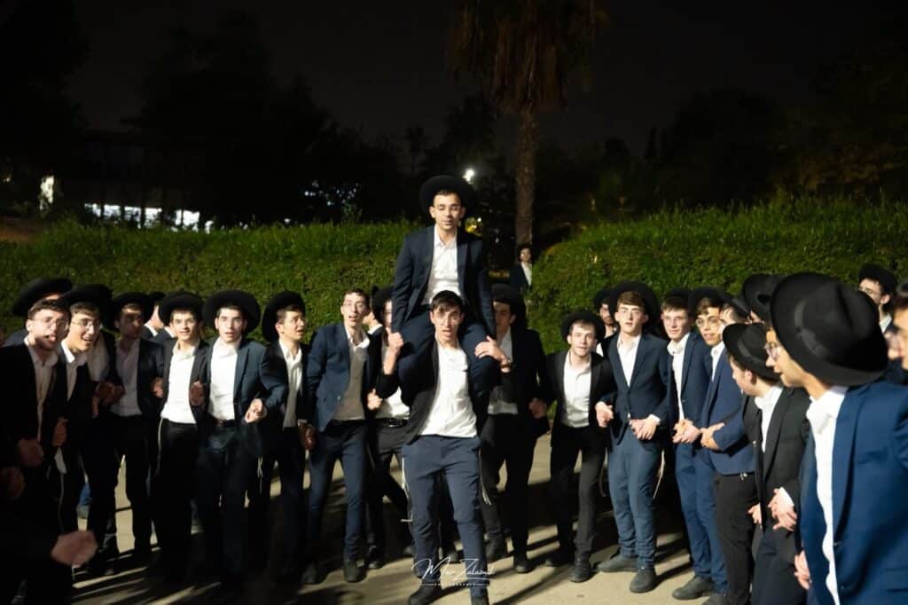 על סוס ועגלה: כך קיבלו ב'עטרת שלמה' את אסיר עולם התורה על סוס ועגלה: כך קיבלו ב'עטרת שלמה' את אסיר עולם התורה