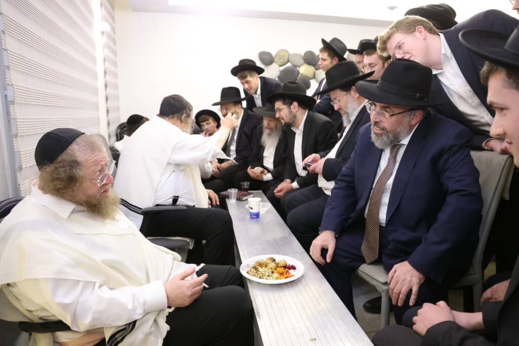 הגרש"ב סורוצקין ישב שבעה על אימו כולם עלו לנחם