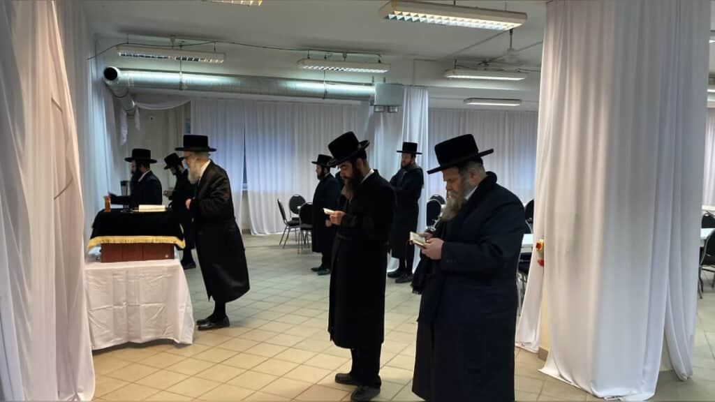 המשב"ק: הנפנוף של ראש הישיבה והצצה לחדר במלון